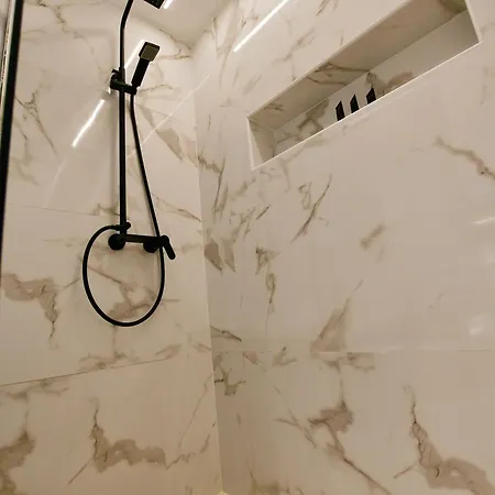 Domus De Cinti Boutique * チボリ